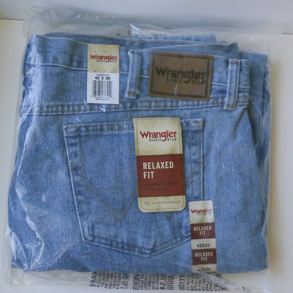 Men’s Wrangler Relaxed fit blue jeans NWT  42/30 - Picture 1 of 1